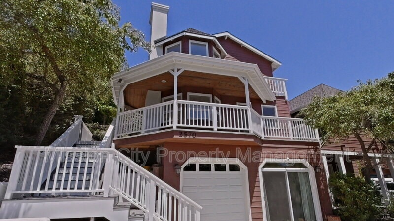 Primary Photo - 2570 Lillie Ave