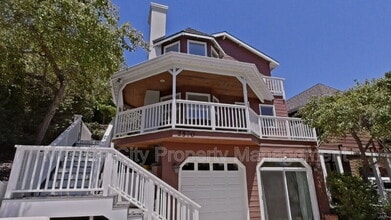 Building Photo - 2570 Lillie Ave