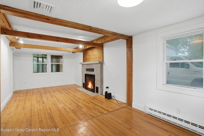 Building Photo - 872 NY-212