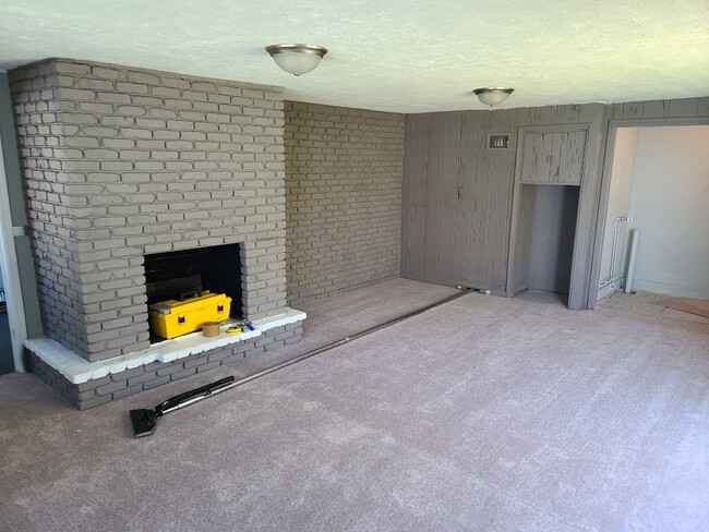 Building Photo - 813 Roosevelt St