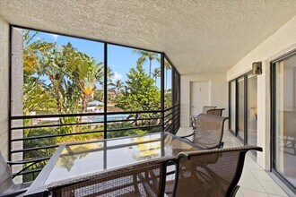 Building Photo - 5851 Camino Del Sol