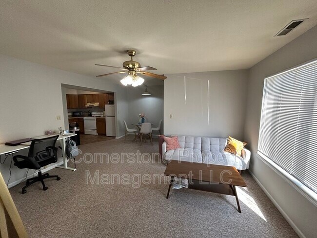 Foto del edificio - 1000 Emery Rd