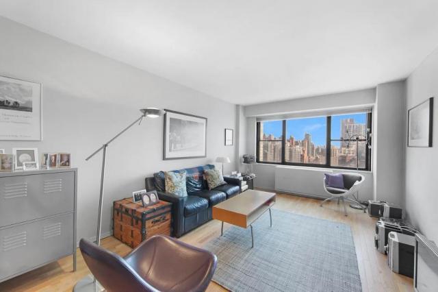 Foto principal - 2 bedroom in New York NY 10021