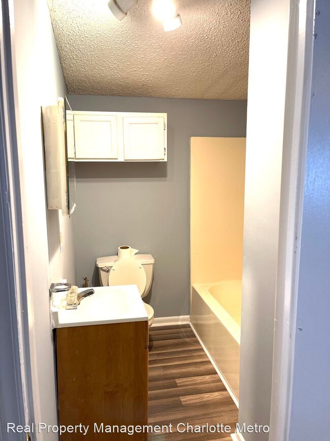 Building Photo - 2 br, 1 bath House - 1027 Mountain Crest D...