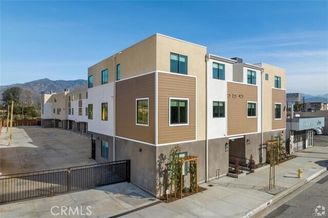 Building Photo - 4251 Live Oak Ave