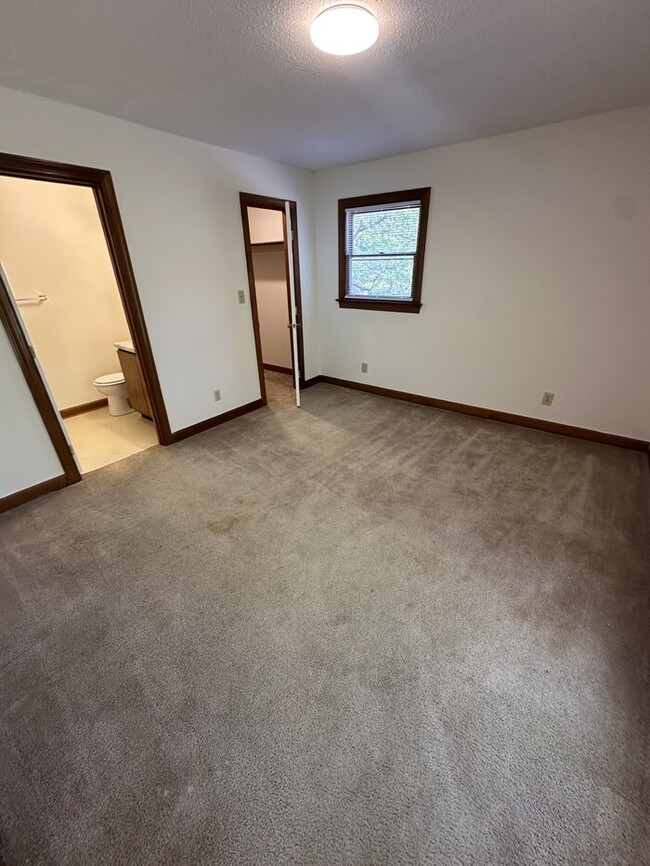 Building Photo - 3520 Ivy Commons Dr