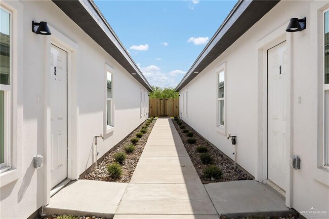 Building Photo - 13 S Links Dr