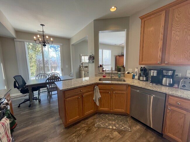 Foto del edificio - 1121 Bromley Ct