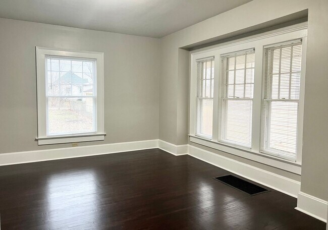 Building Photo - South Side 2 Bedroom, 1.5 Bath Stunner with Charm, Space, Garage & a Fenced Backyard!