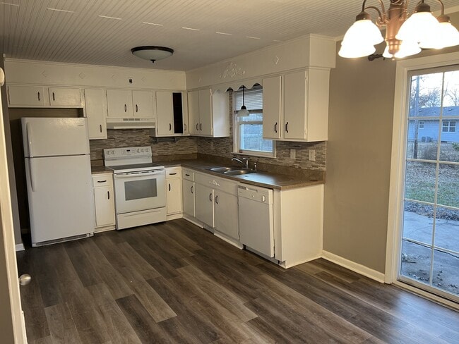 Foto del edificio - 111 Edgewood Dr