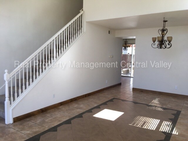 Building Photo - 2917 Dixon Ct