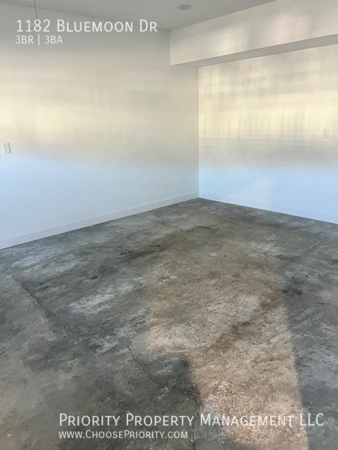 Foto del edificio - 1182 Bluemoon Dr