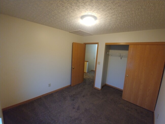 Building Photo - 6216 Kensington Glen Dr