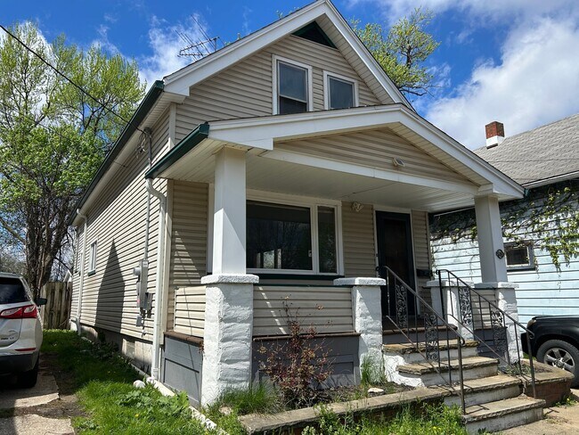 Foto del edificio - 3430 E 73rd St