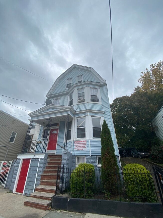 Building Photo - 233 21st St