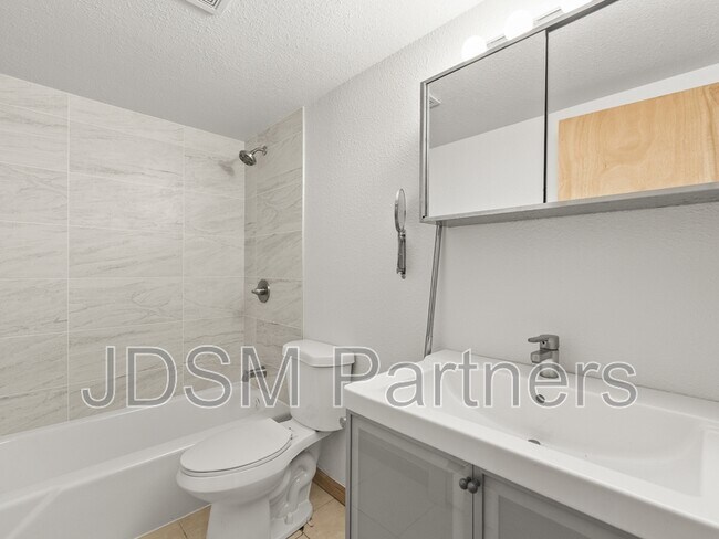 Foto del edificio - 2860 W 32nd Ave