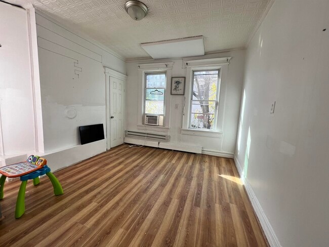 Building Photo - 69 Clarke Ave