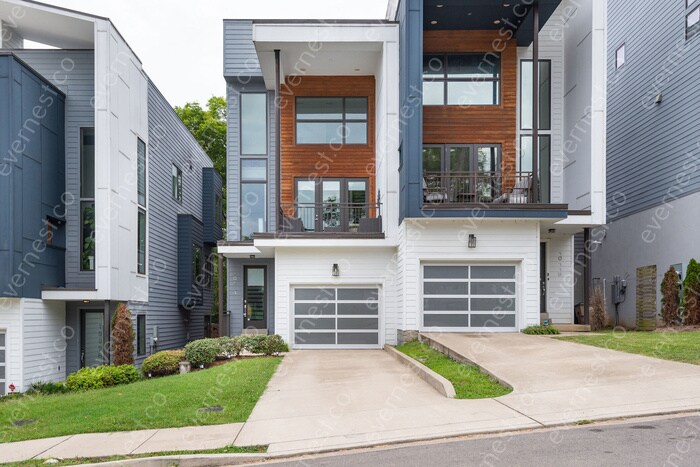 Foto principal - Beautiful 4 Bedroom Home in downtown!