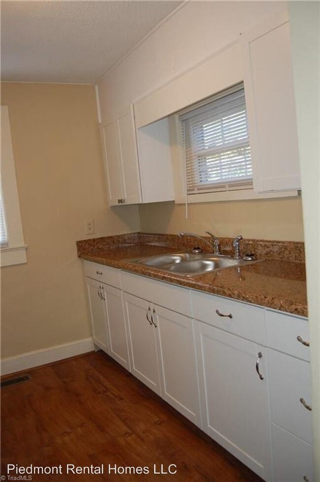 Building Photo - 2 br, 1 bath House - 917 Willow Road