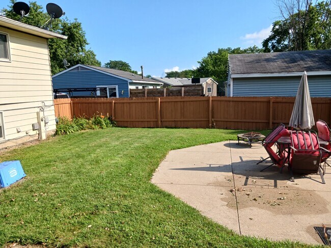 Fenced Yard w/Patio - 139 Springleaf Dr
