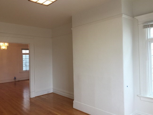 Building Photo - 474 2nd Ave