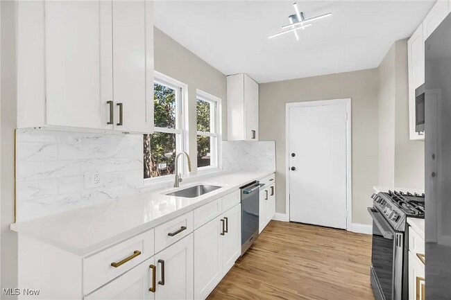 Foto del edificio - 3211 W 121st St