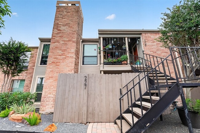 Photo - 3700 W Clay St Apartment