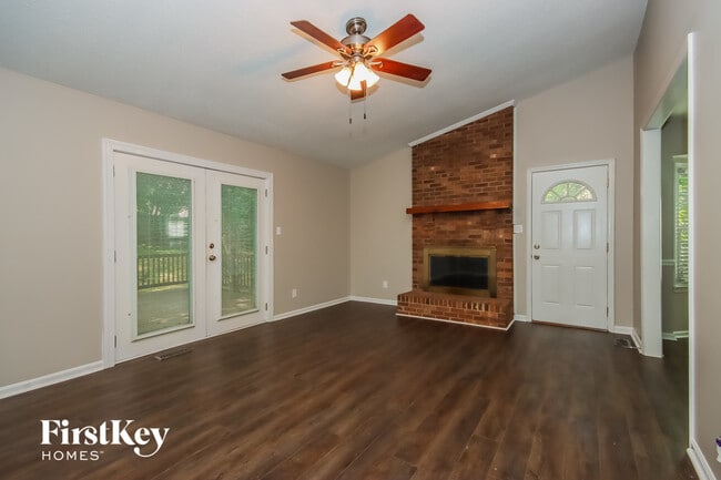Building Photo - 4440 Huntington Dr