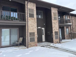 Building Photo - 250 E Thirteen Mile Rd