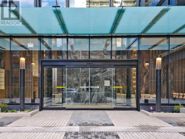 Photo du bâtiment - 127 Broadway Ave