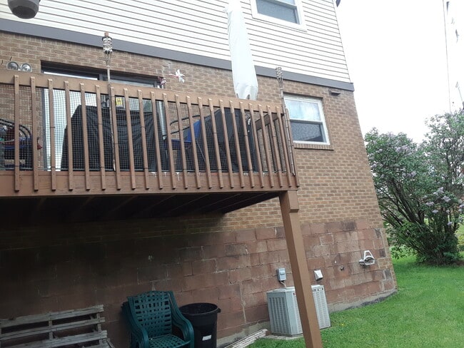 Private deck - 337 Ridgewood Ave