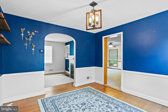 Building Photo - 10707 Amherst Ave