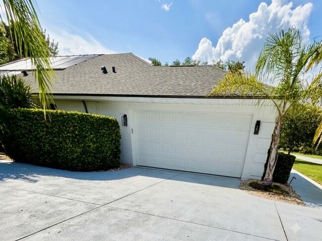 Building Photo - 63 Bay Lake Dr