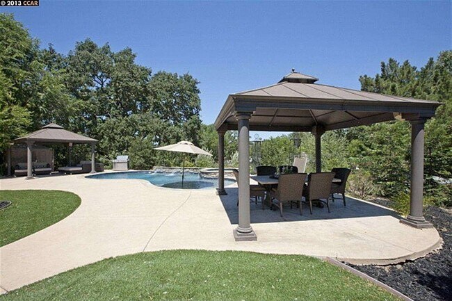 Building Photo - 1910 San Miguel Dr