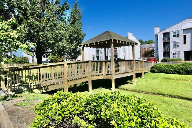 Building Photo - Ready 09/17/24!! Adorable 2-Bedroom 1st Fl...
