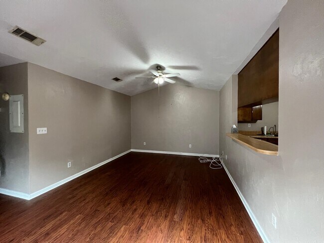 Building Photo - 121 Boardwalk Ln