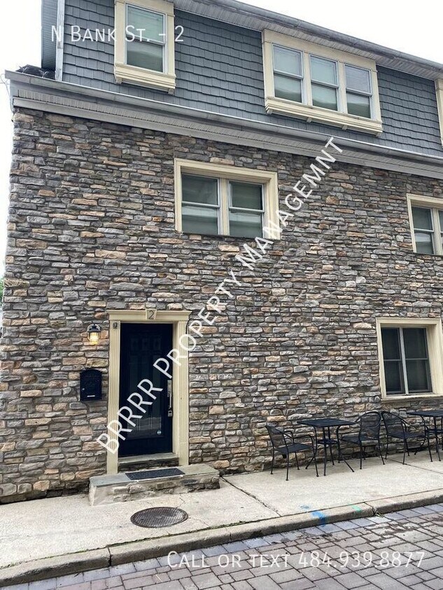 Primary Photo - HUGE Dual Master Suite Apartment in histor...