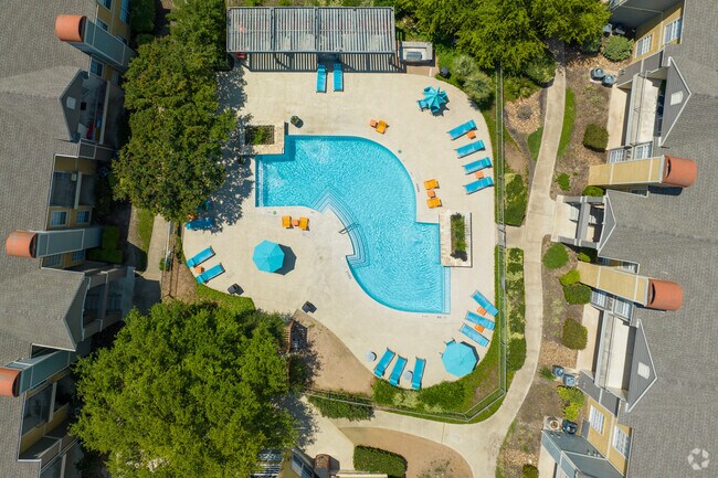 Piscina - Westmount at Three Fountains