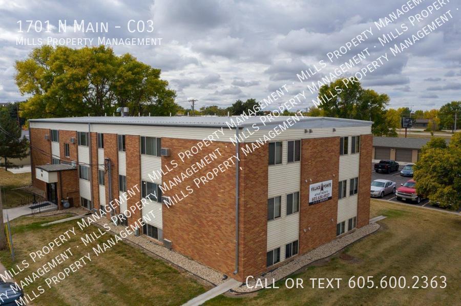 1701 N Main St Unit C03, Mitchell, SD 57301 Room for Rent in Mitchell