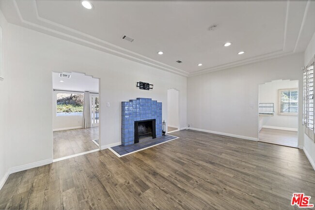 Building Photo - 10020 Stonehurst Ave