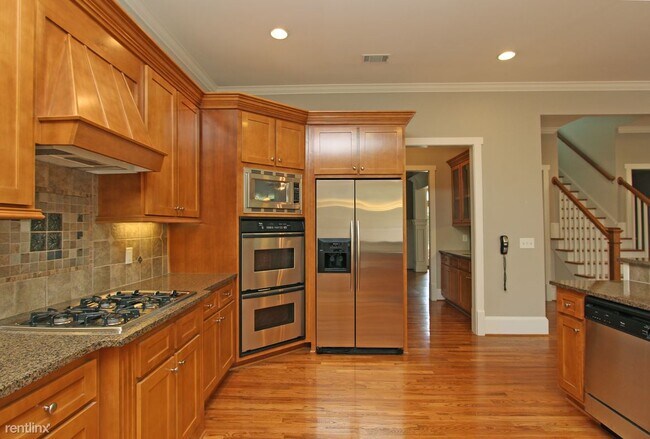 Building Photo - 3 br, 3.5 bath House - 916 Manor Parc Drive