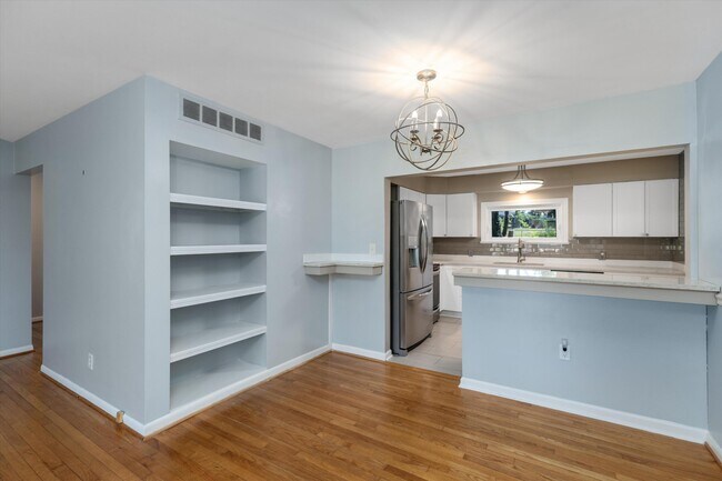 Foto del edificio - 4047 Ledgestone Dr