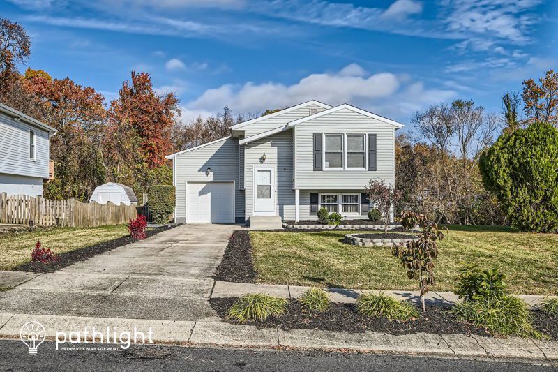 Primary Photo - 6 Briars Knoll Way
