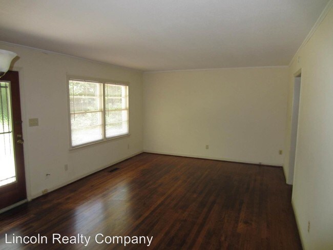 Building Photo - 2111 Azalea Dr