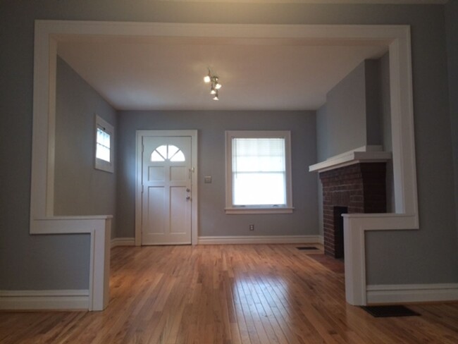 Foto del edificio - 2647-2649 Medary Avenue