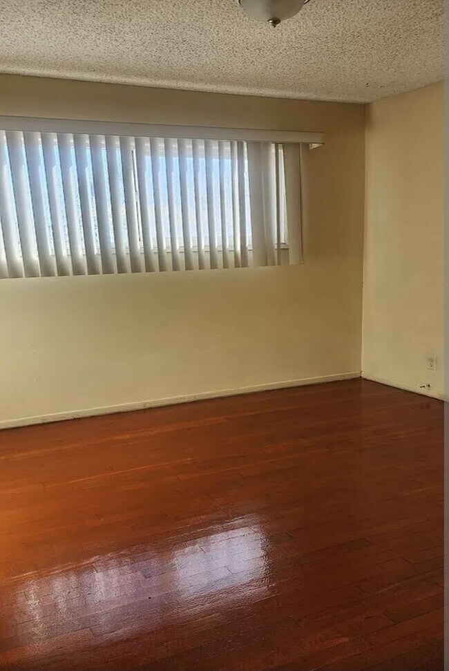 Foto del edificio - 2668 W Stanley Ave