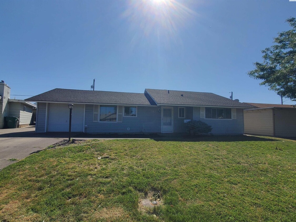Primary Photo - 305 S Mayfield St