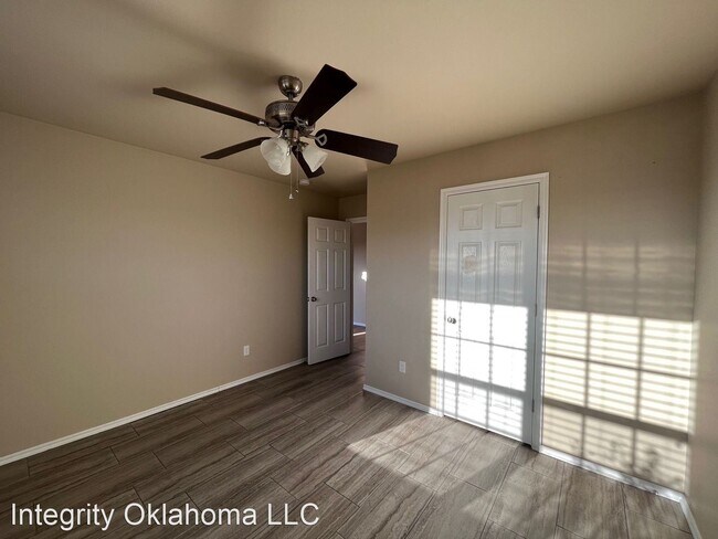 Building Photo - 4 br, 2 bath House - 913 N. Donald Way