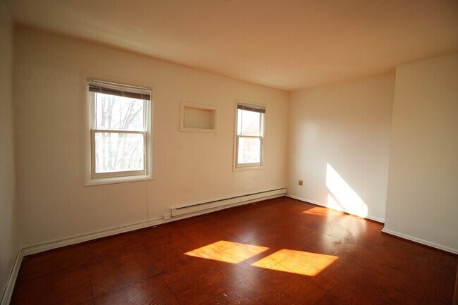 Building Photo - 212 E Biddle St