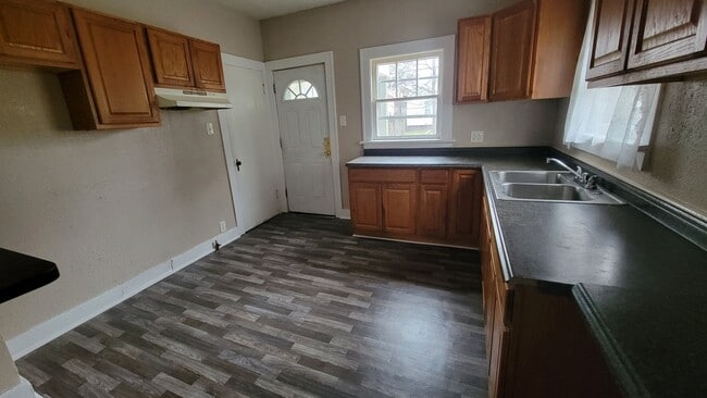 Building Photo - Solid Two-Bedroom House Full of Feature